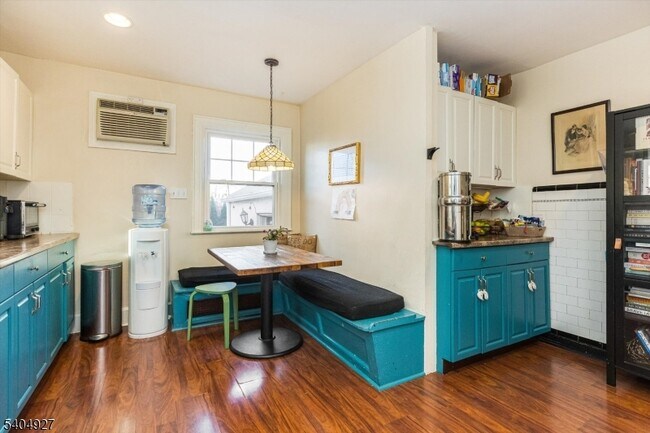 Building Photo - 398 Elmwood Ave