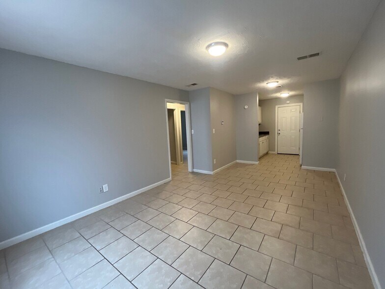 Building Photo - 17 Susan Cv