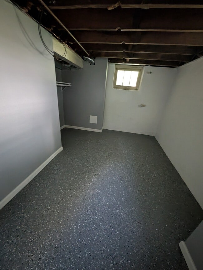 Building Photo - 1206 SW Plass Ave