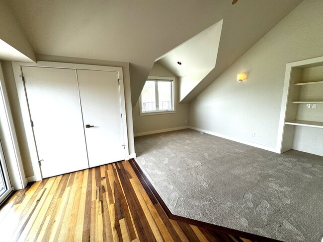Building Photo - 4bd/4.5ba Seattle House