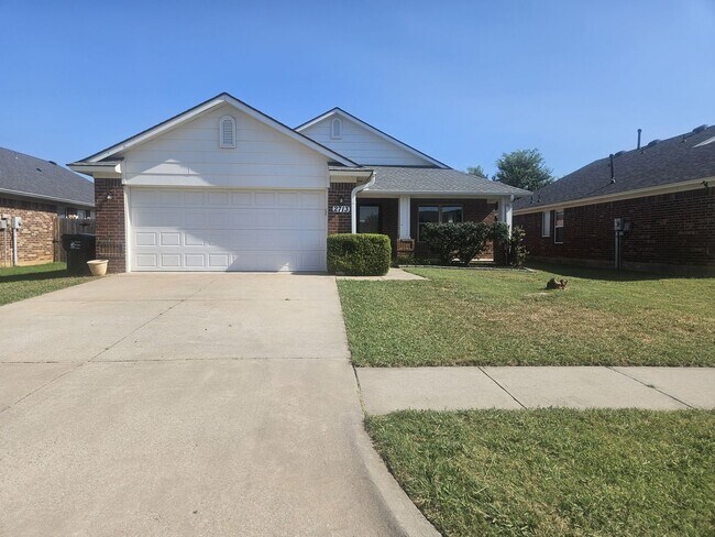 Building Photo - 2713 Edgemere Dr