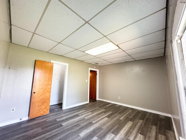 Building Photo - 3201 Southwest Dr
