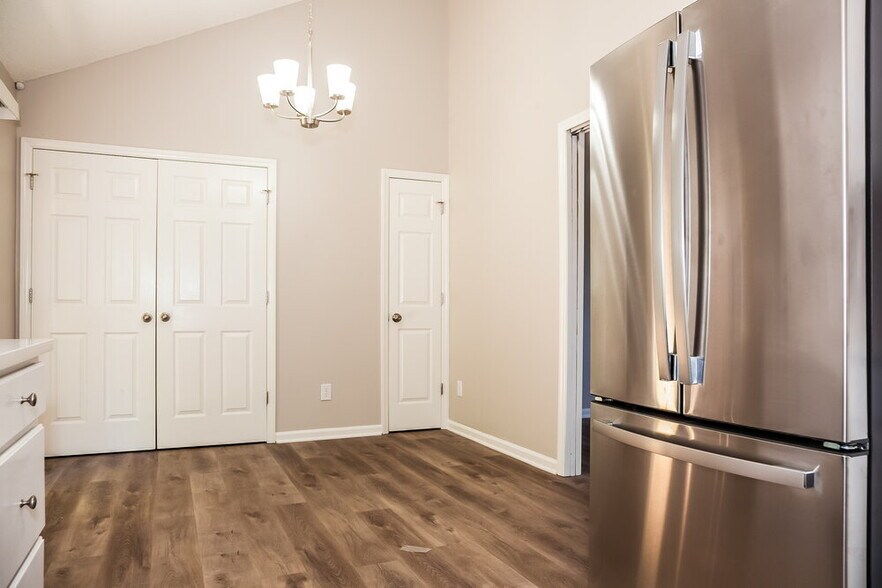 Building Photo - 2214 Pleasant Dale Dr