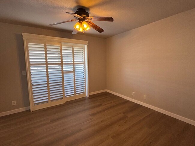 Building Photo - 1 Bedroom - 1.5 Bath Condo