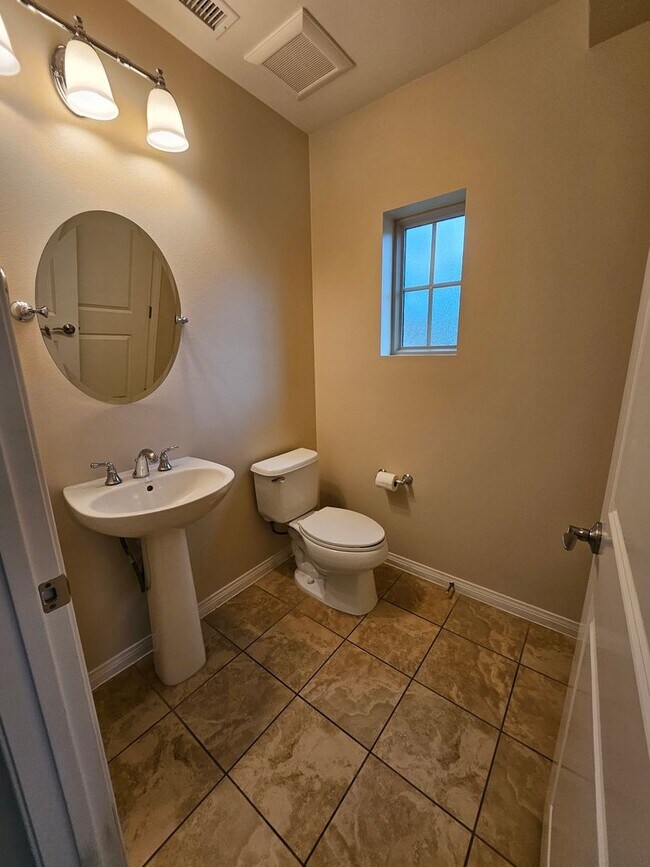 Building Photo - Stonegate detached home!