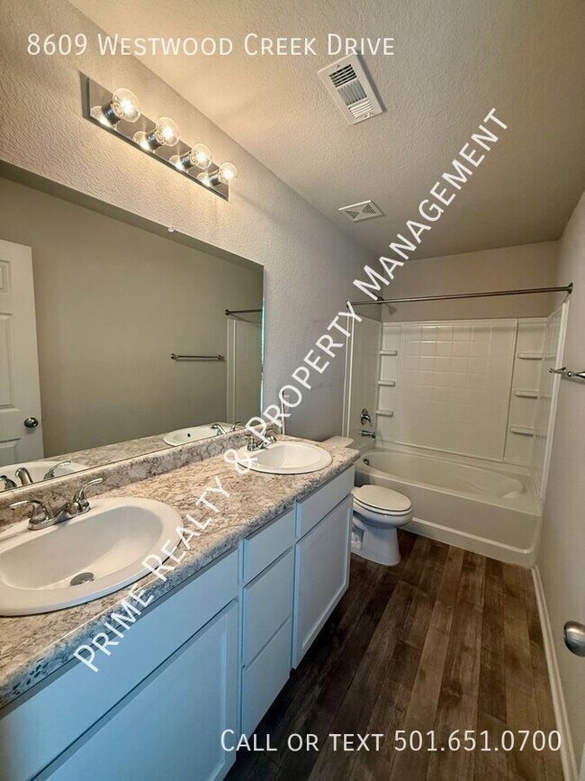 Building Photo - 8609 Westwood Crk Dr