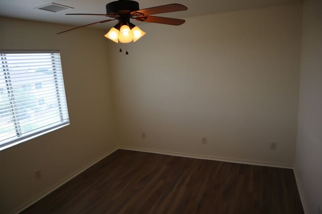 Building Photo - Cool Price, Hot Item!