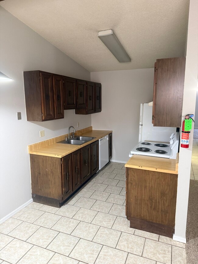 Building Photo - 828 Hardy Springs Cir