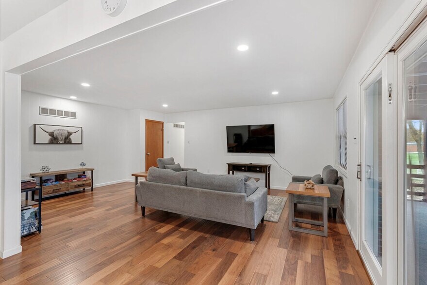 Building Photo - 1010 Providence Rd