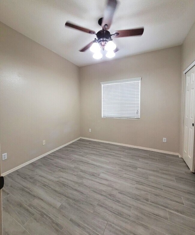 Building Photo - Stunning 4-bedroom 2 bathroom