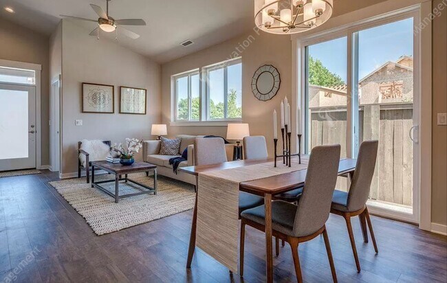 Building Photo - Modern single-level 2BR -2BA + office Home  in SE Bend