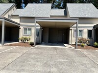 Building Photo - 1232 SW Maple Tree Ct