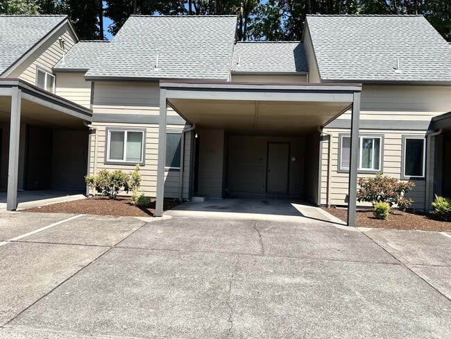 Primary Photo - 1232 SW Maple Tree Ct