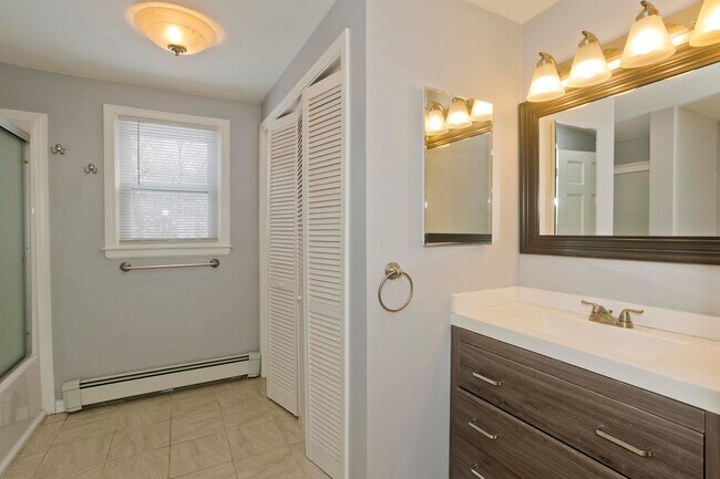 Building Photo - Private 3-Bedroom Single-Family Rental on 10+ Acres - Available for June 1st!