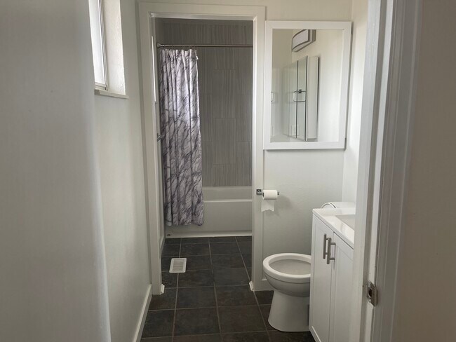 Building Photo - 615 Virginia Ct