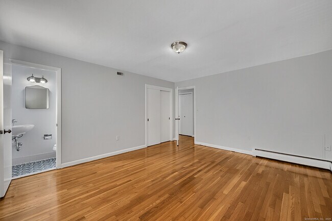 Building Photo - 9 Concord St