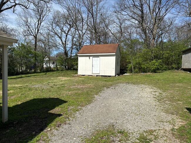 Building Photo - 705 Yowell Ave