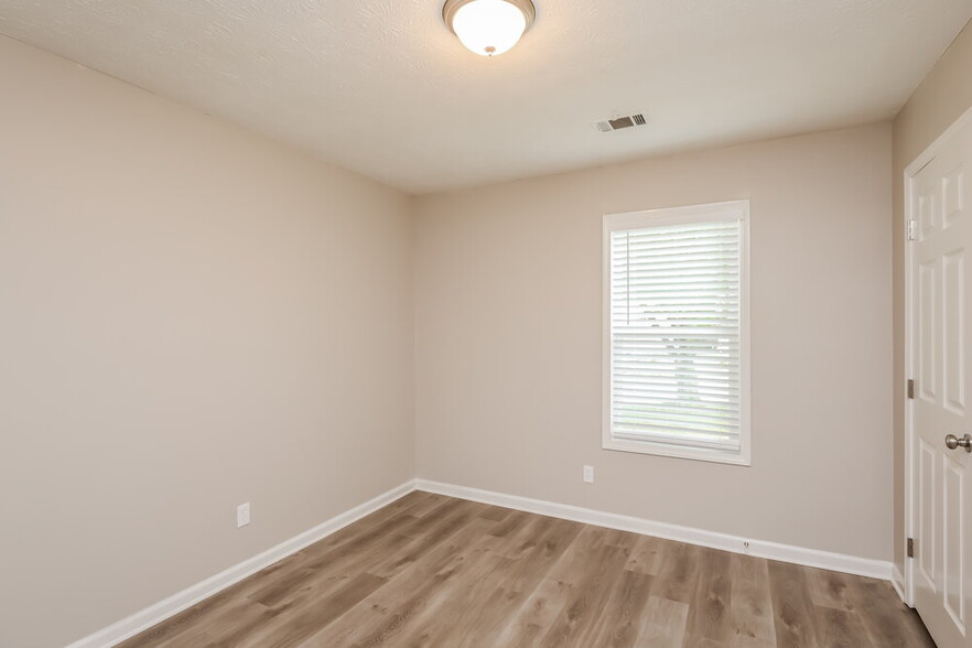 Building Photo - 1384 Luther Way