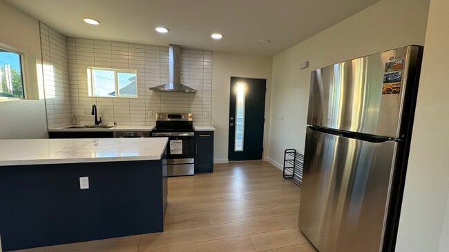 Building Photo - 1202 61st St