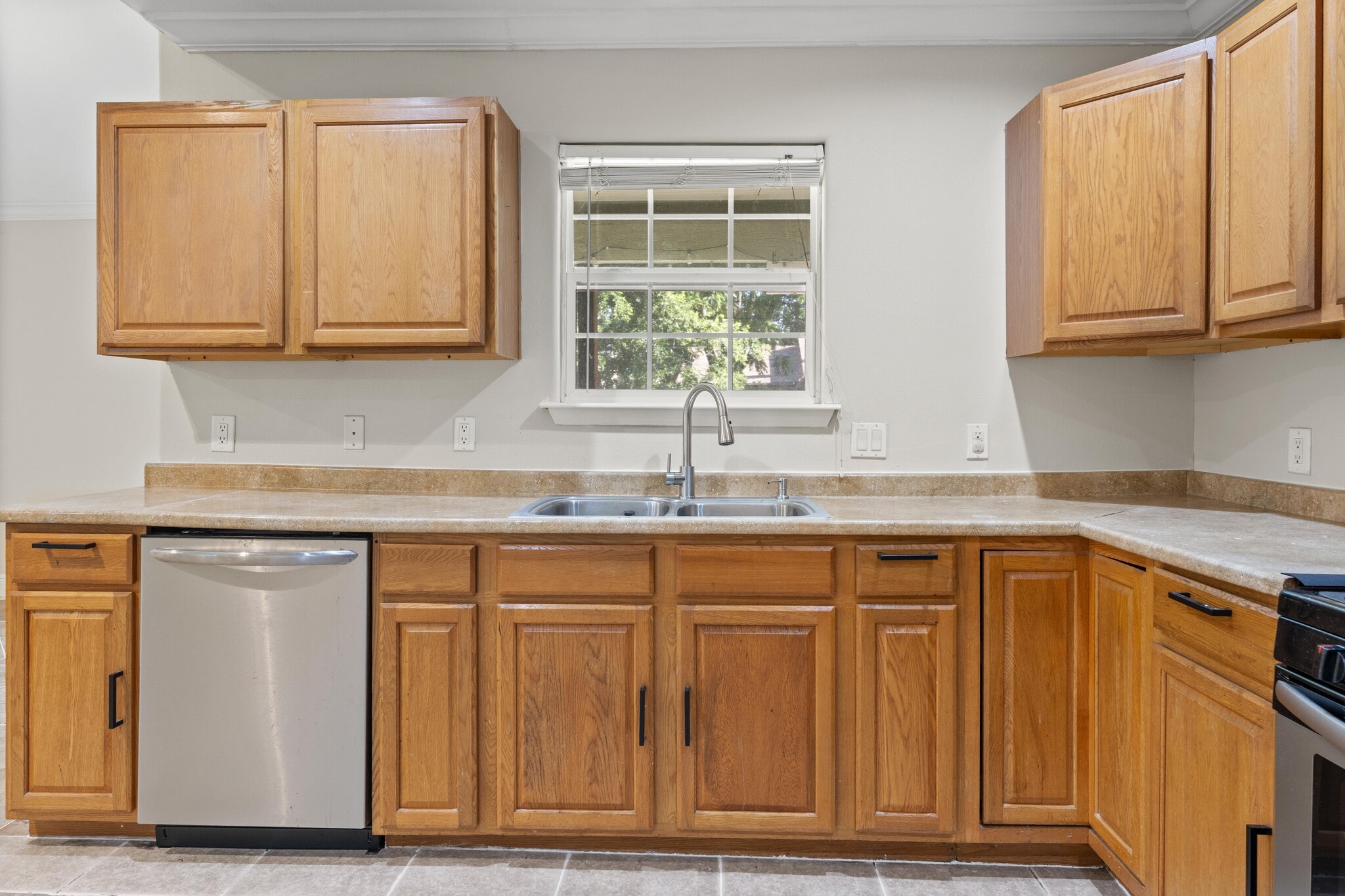 Building Photo - 404 Cavendish Dr