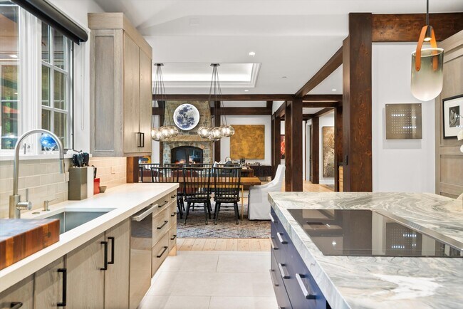 Building Photo - 289 Exhibition Ln