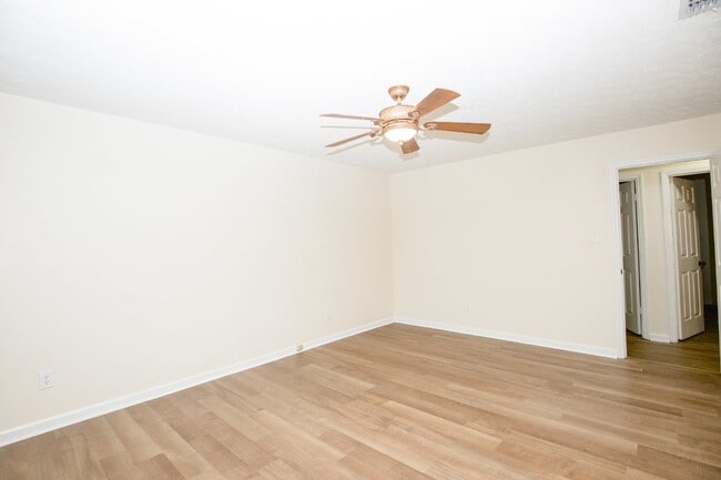 Building Photo - 330 Conifer Dr