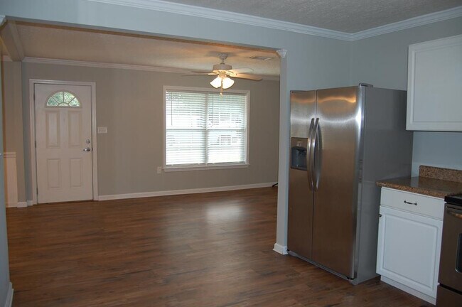 Building Photo - 111 Smallridge St