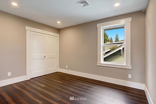Building Photo - Spacious 5BR 3.5BA Home in Ravenna – Garage, Fenced Yard, A/C