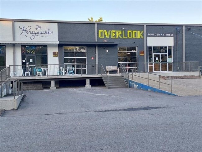 Building Photo - 547 Westmeath Dr SW