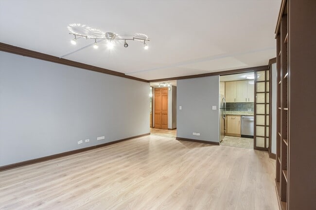 Building Photo - 233 E Erie St