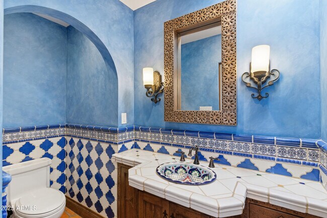 Building Photo - 5828 E Cactus Wren Rd