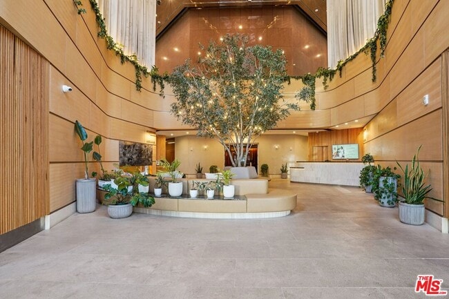 Building Photo - 1100 Wilshire Blvd