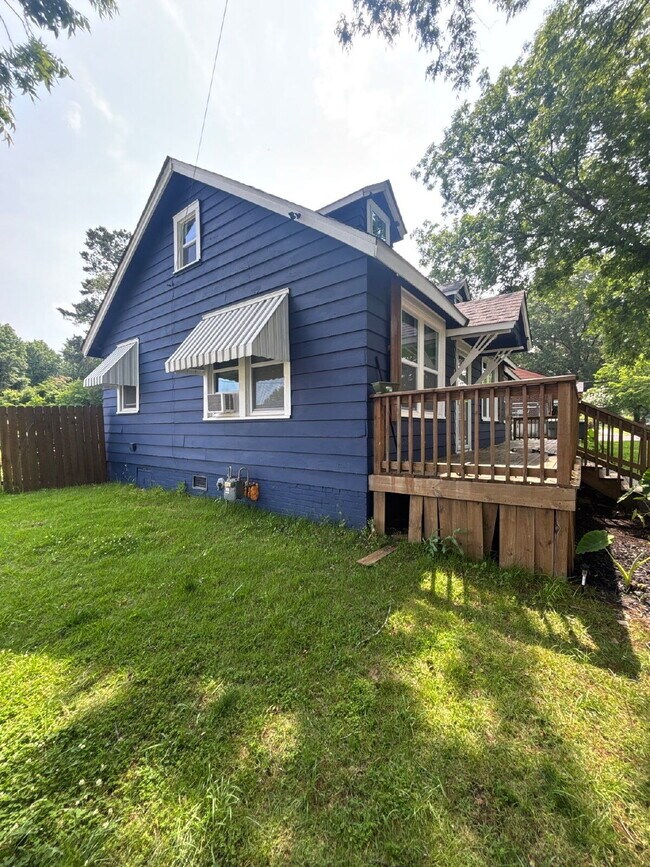 Building Photo - 821 Craft Rd