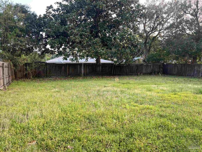 Building Photo - 3219 Maplewood Dr