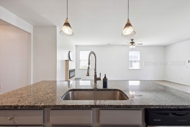 Building Photo - 208 Horizon Trl