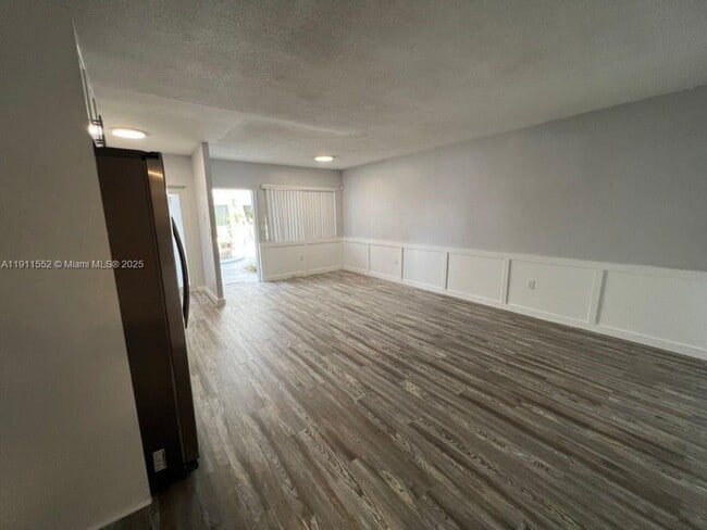 Building Photo - 2430 NE 135th St