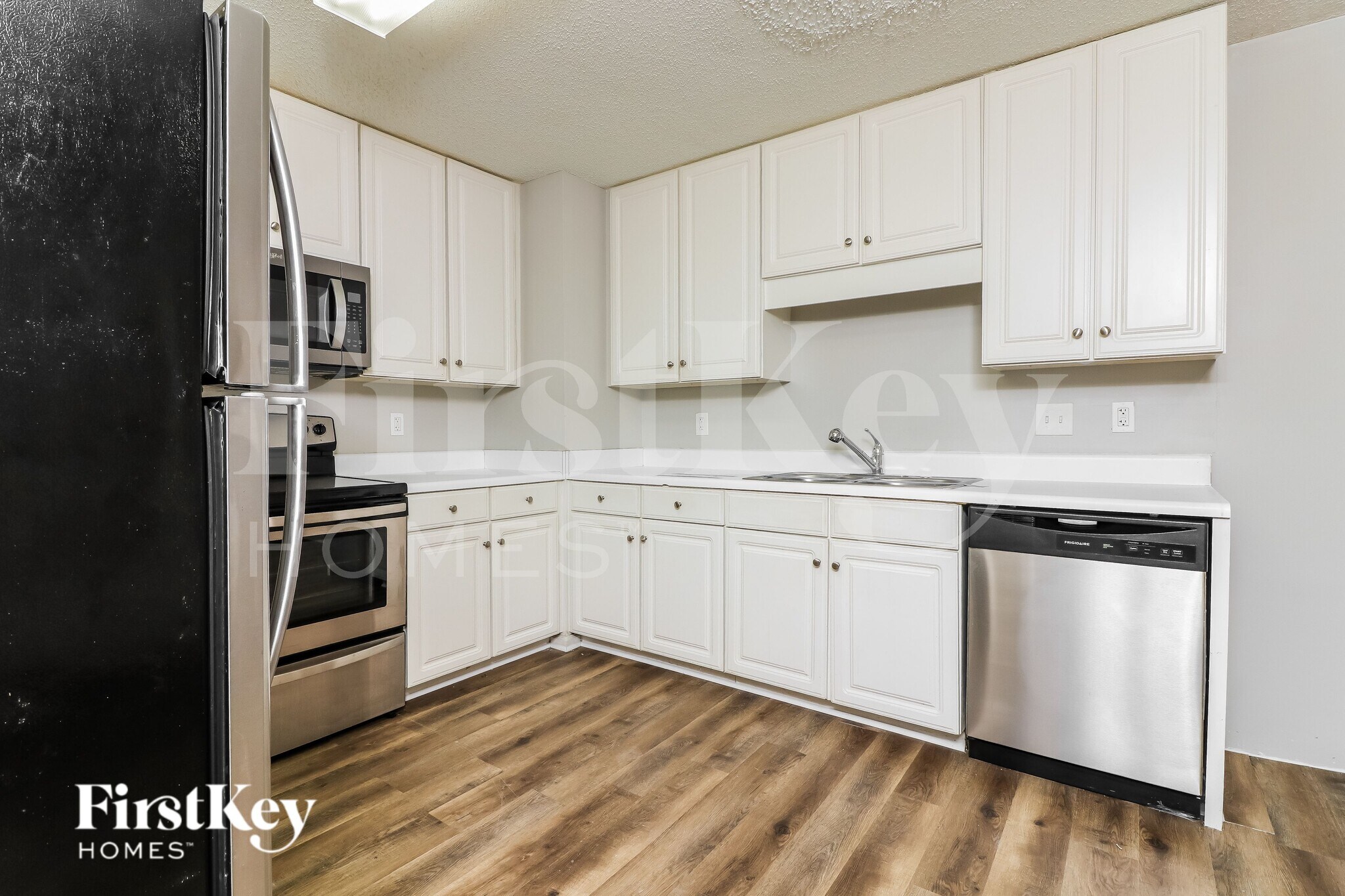 Building Photo - 5001 Rose Ct SE