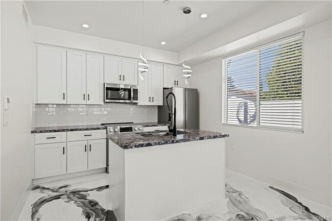 Building Photo - 15211 Cohasset St
