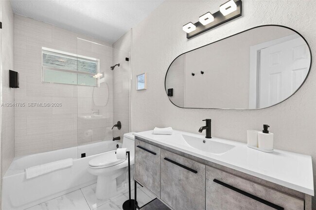 Building Photo - 710 SW 70th Ave