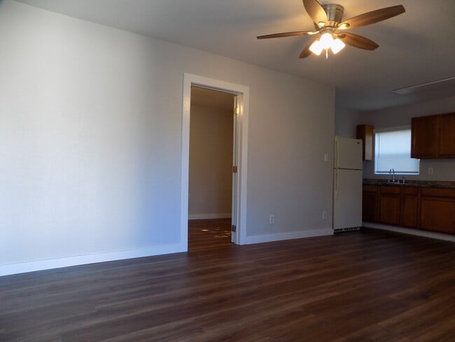 Building Photo - 699 W Osceola St