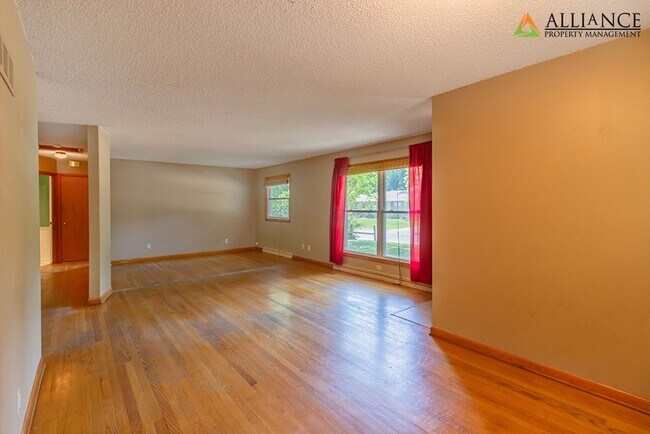 Building Photo - 1526 Jarvis Dr