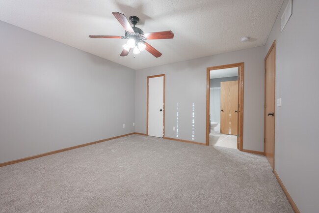 Building Photo - 7071 Quarry Ave NE