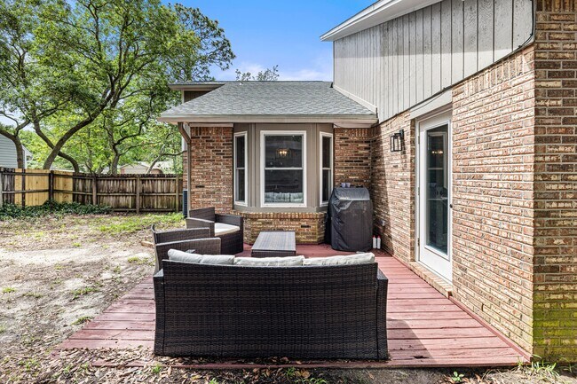 Building Photo - 507 Nassau Dr