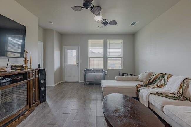 Building Photo - 1928 Ebbets Dr