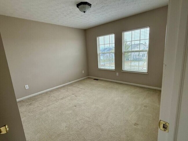 Building Photo - Gorgeous 4 bedroom, 2.5 bath home located in Pickerington Schools