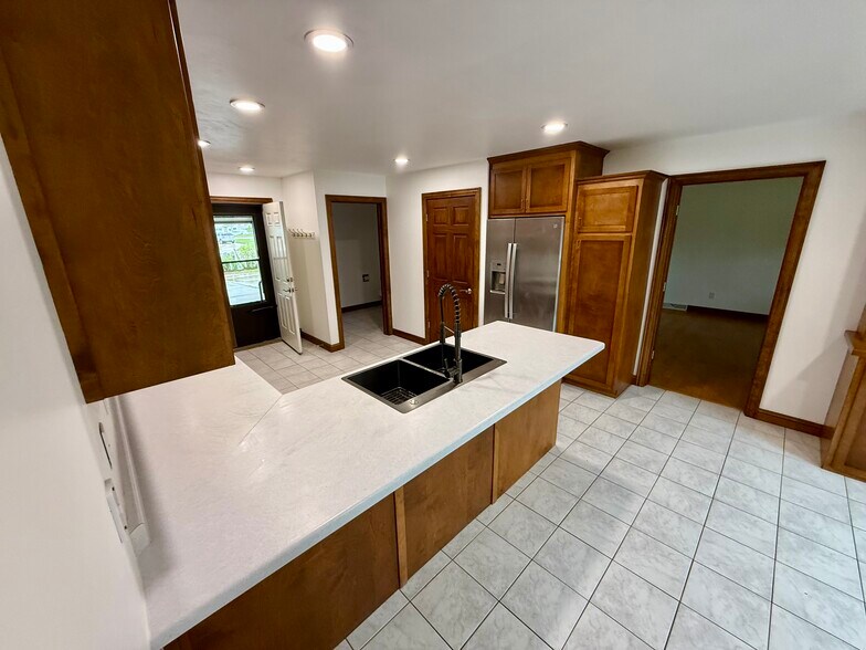 Building Photo - 707 Edge Point Ct