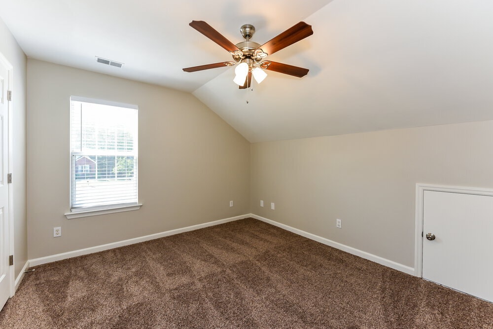 Building Photo - 900 Bluebird Ct