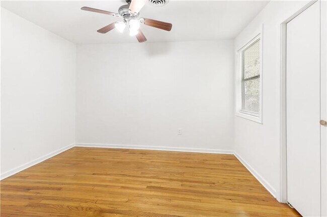 Building Photo - 513 W 13th Ave