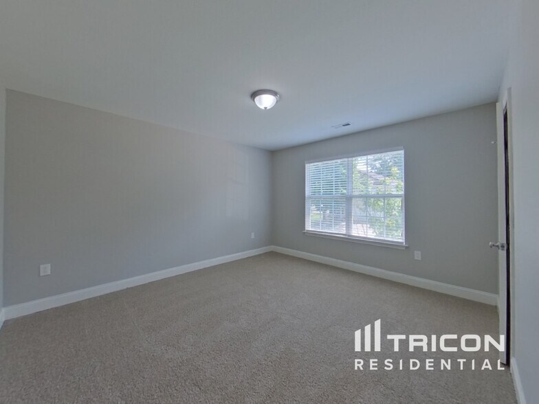 Building Photo - 5141 Grays Ridge Dr