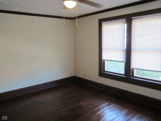 Building Photo - 3211 N Park Ave